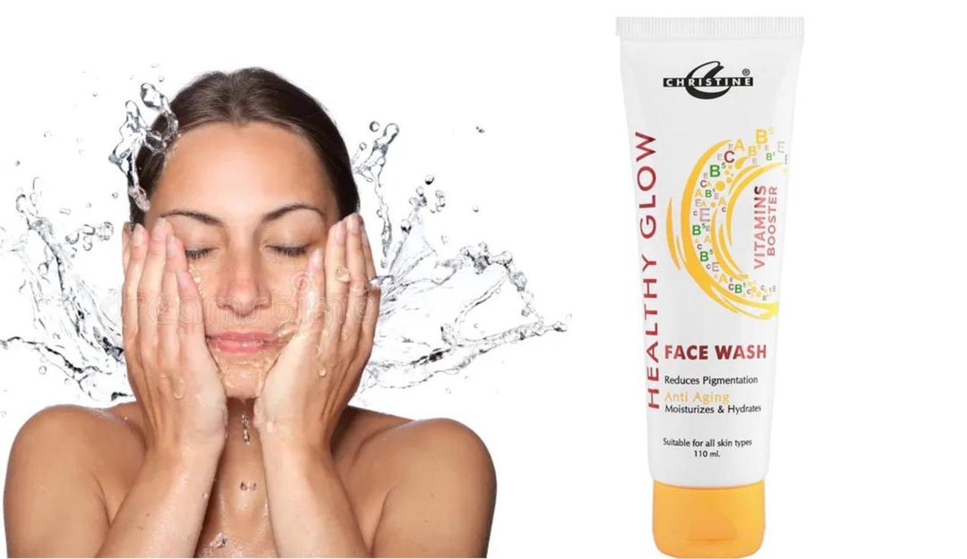 Hydrating Anti-Aging Face Wash with Vitamin C - Smooth Texture, 110ml